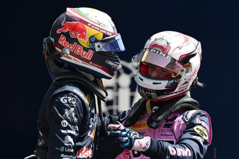 Líderes do campeonato, Gabriele Minì e Nikola Tsolov se destacaram novamente. Ambos pontuaram nas duas corridas do fim de semana e continuam tendo uma campanha marcada pela consistência.