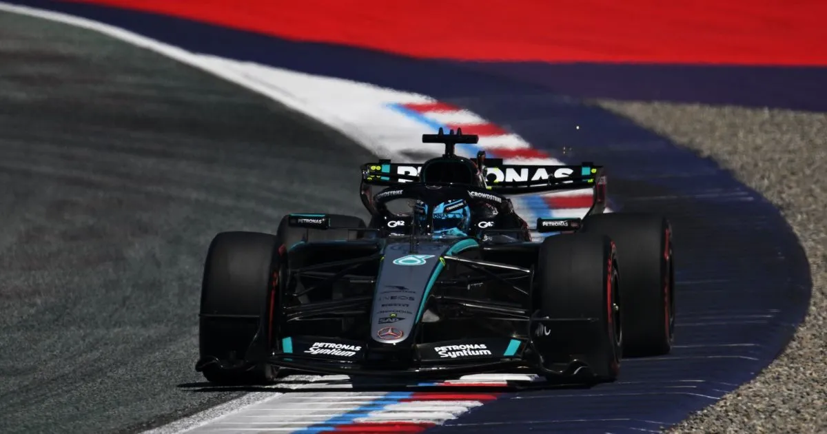 Russell conta com batida de Verstappen e põe Mercedes na pole do GP da Áustria