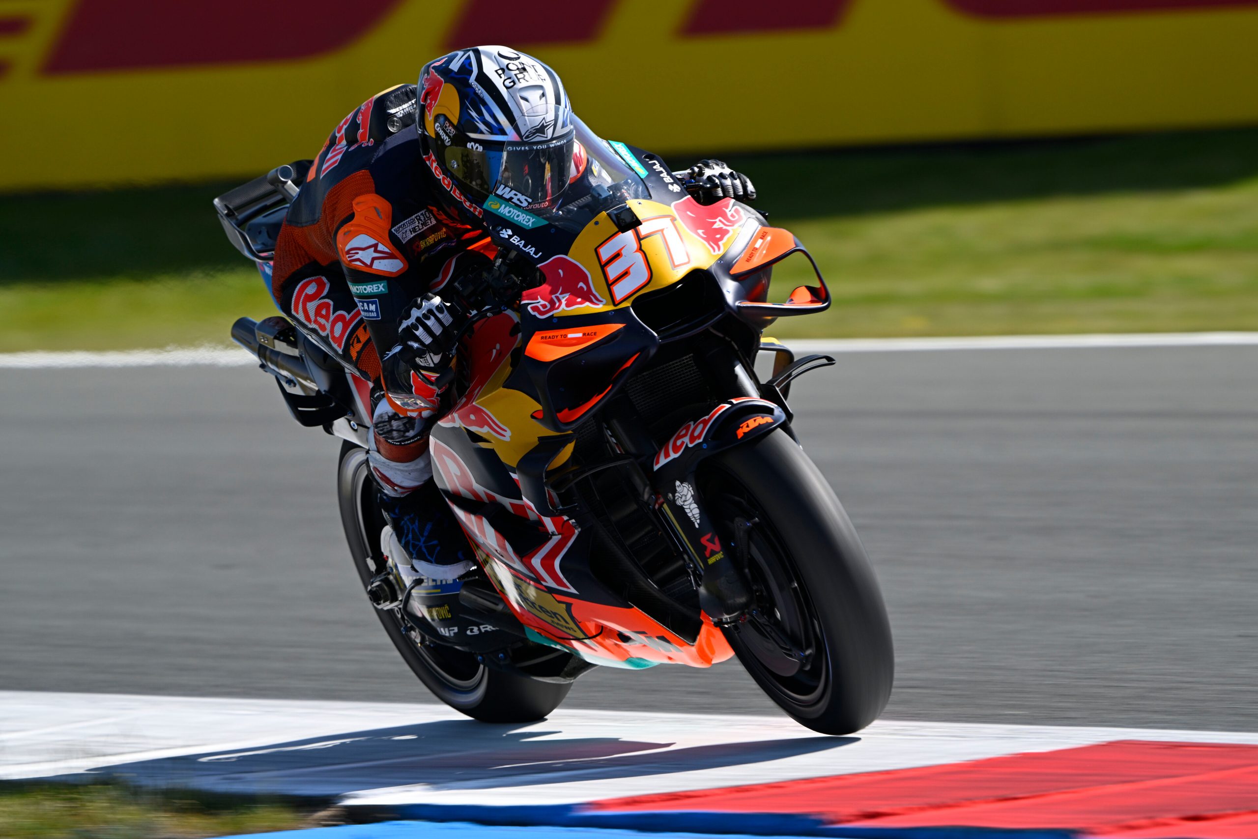 Acosta leva “memórias incríveis”, mas vê futuro da KTM seguro com “2 pilotos fortes”