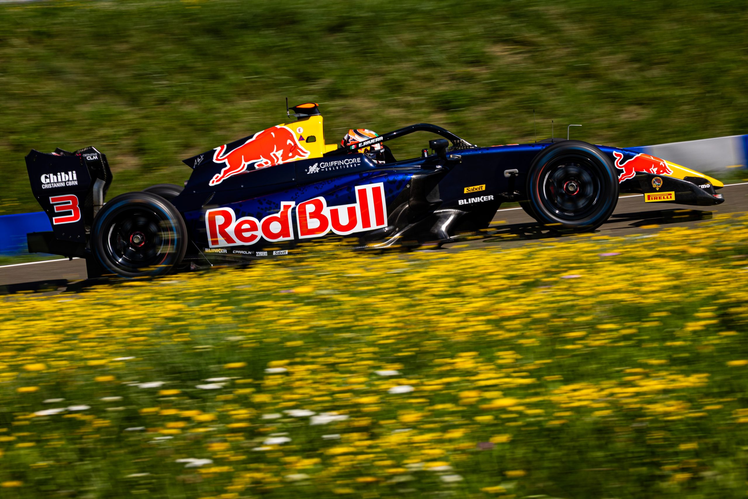 Rivera gana la carrera sprint de F3 en Austria; Colnaghi es 18°