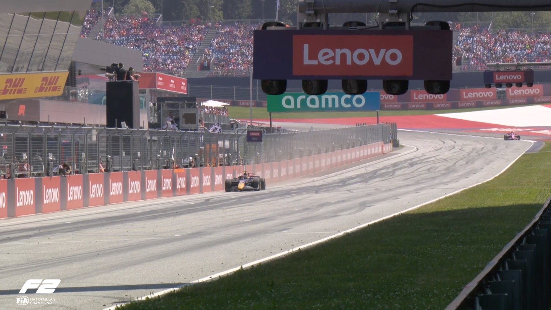 Tsolov larga bem, controla corrida 2 da F2 e vence na Áustria. Câmara é 4º