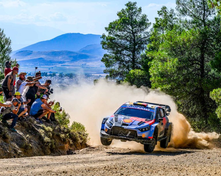 Neuville segura pressão de Ogier e lidera dia 3 do Rali da Grécia do WRC