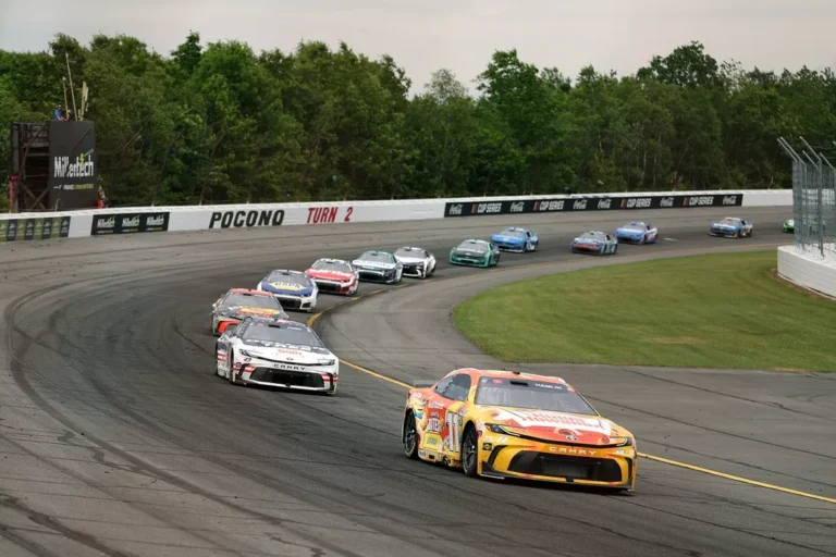 Hamlin vence en Pocono y logra su tercera victoria consecutiva en NASCAR 2026