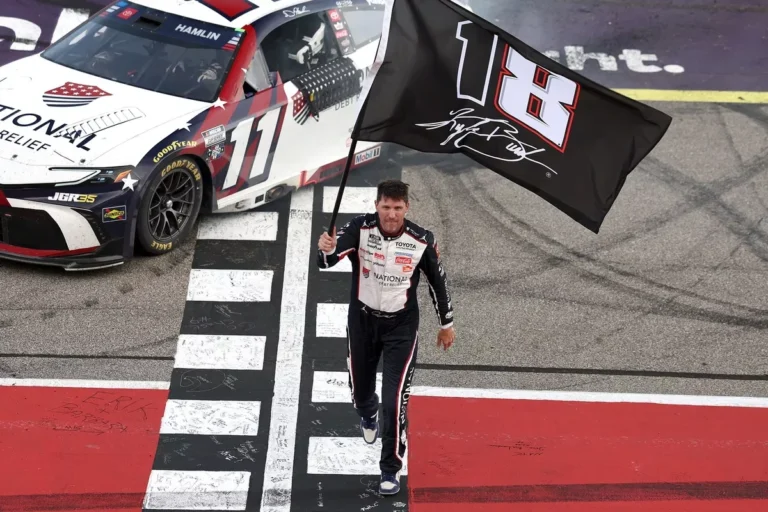 Hamlin gana en Michigan e iguala victorias de Busch en NASCAR Cup