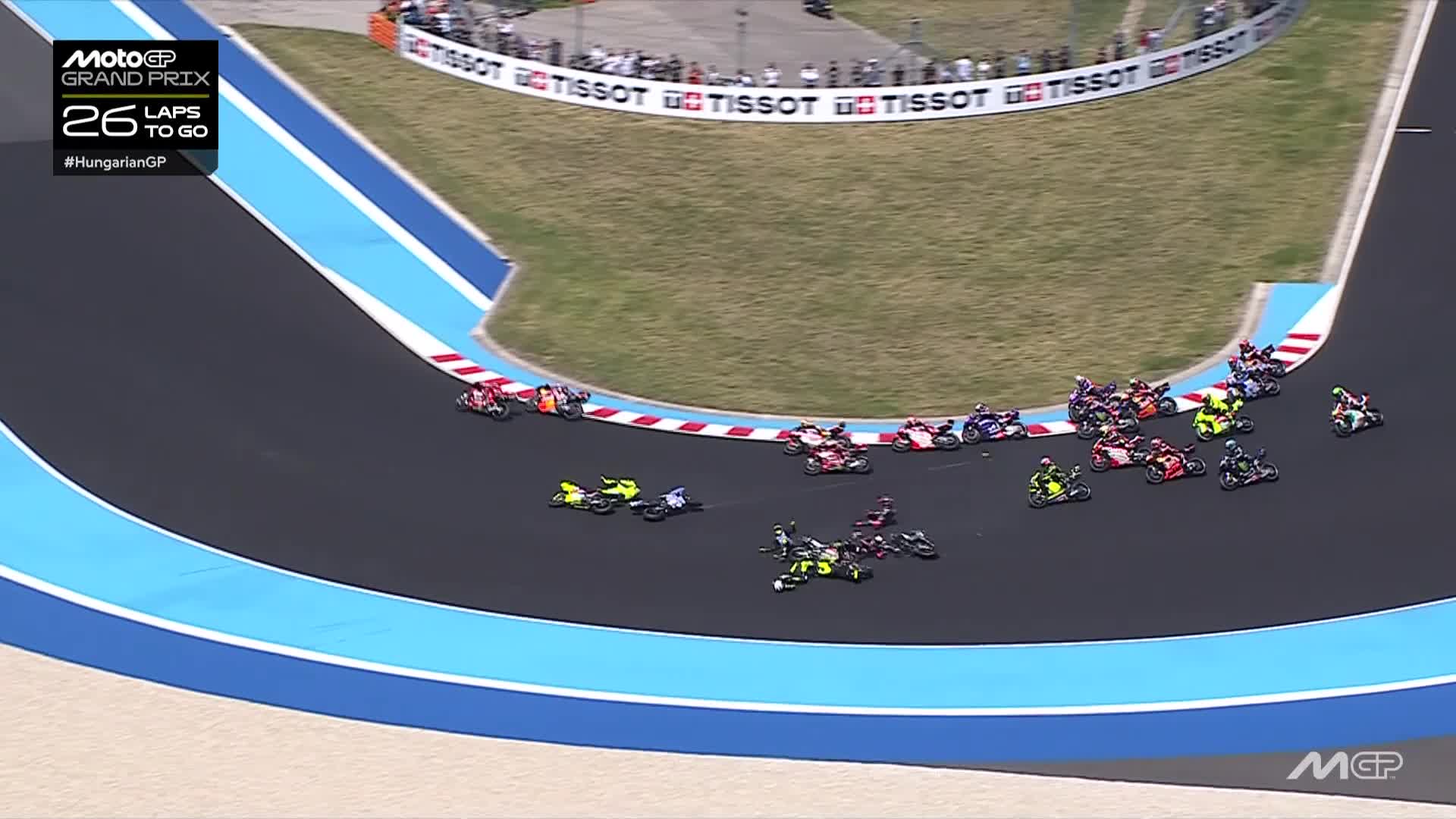Strike? Martín acerta Bezzecchi e mais dois na largada da MotoGP na Hungria