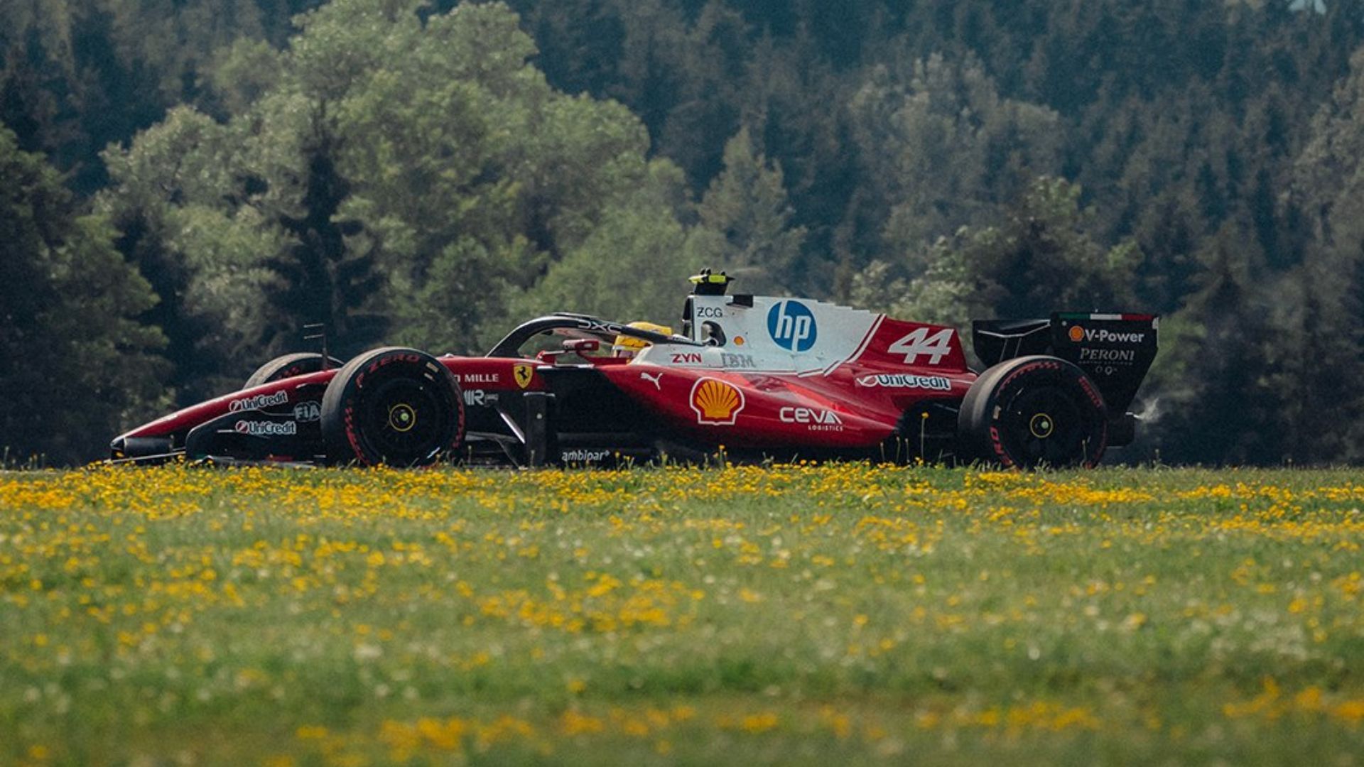 Hamilton explica falta de ritmo en Austria y pide mejora del motor