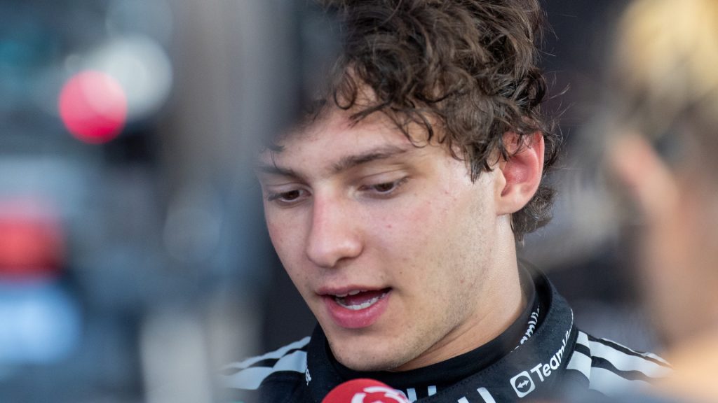 Antonelli se diz pronto para duelo com Russell em Silverstone: “Seria ótimo vencê-lo em casa”