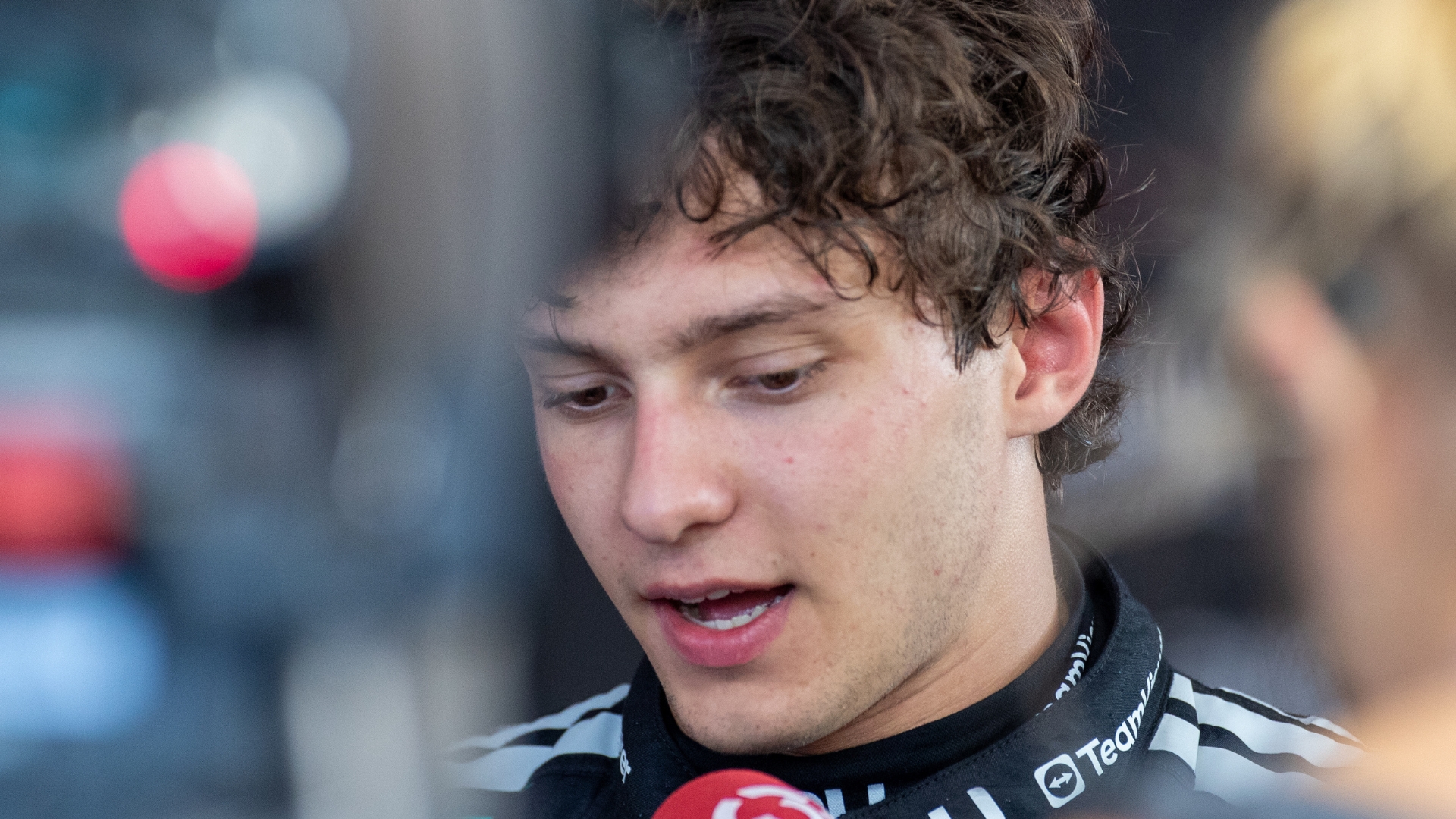 Antonelli se diz pronto para duelo com Russell em Silverstone: “Seria ótimo vencê-lo em casa”