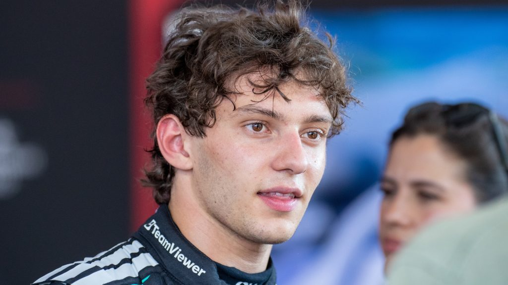 Antonelli dice que “sería positivo” vencer a Russell en Silverstone