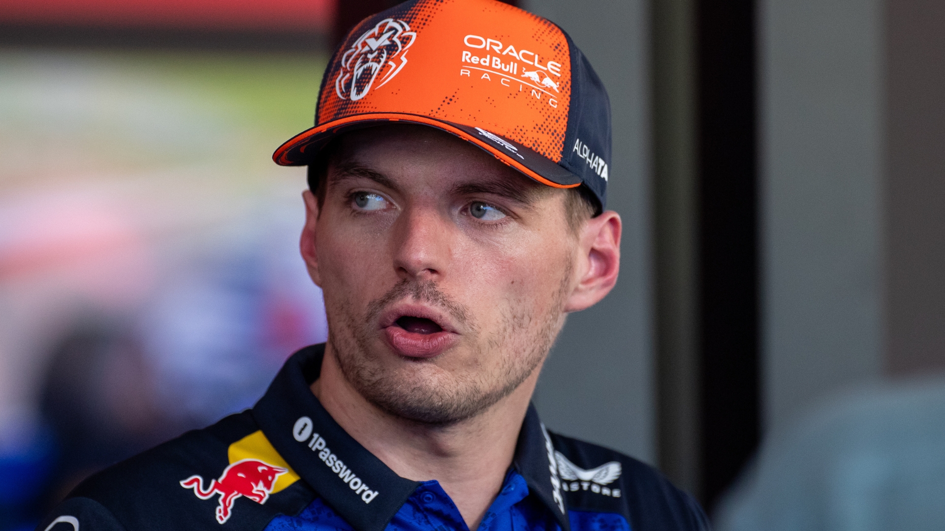 Verstappen se irrita con pregunta sobre interés de McLaren