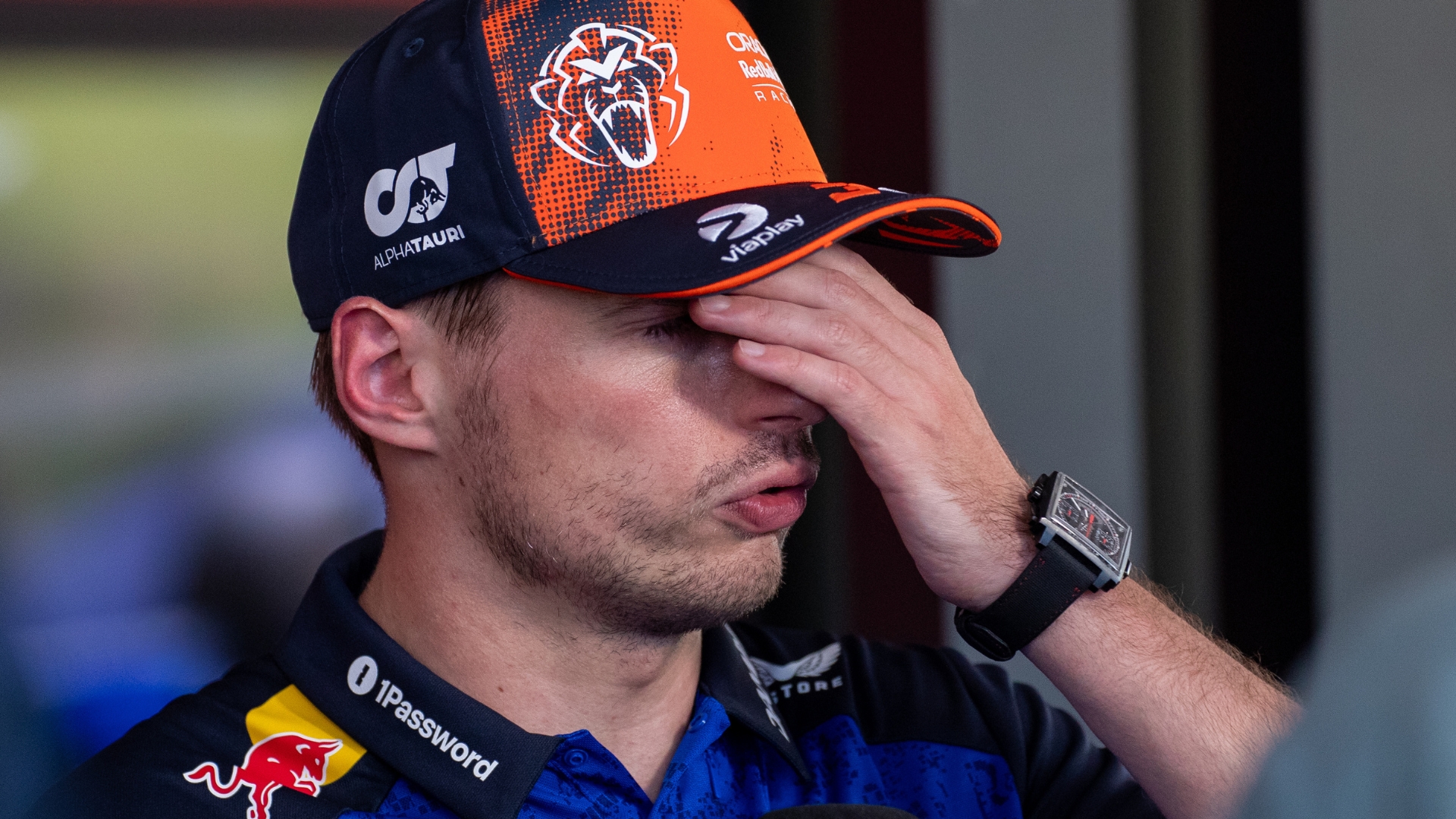 Motor, marcha e abandono: rádio de Verstappen expõe sofrimento na Inglaterra