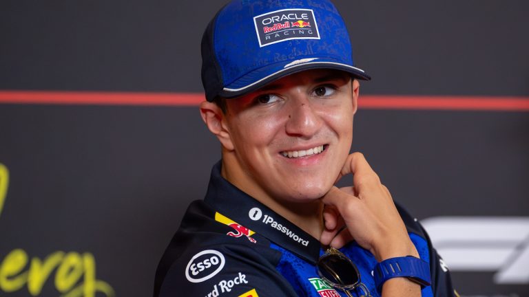 Red Bull confirma retorno de Hadjar no GP do Azerbaijão após lesão no punho