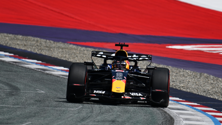 O cenário ficou tão crítico que a alta cúpula da Red Bull se reuniu no fim de semana do GP da Áustria para tentar reverter o cenário e garantir a permanência do tetracampeão.