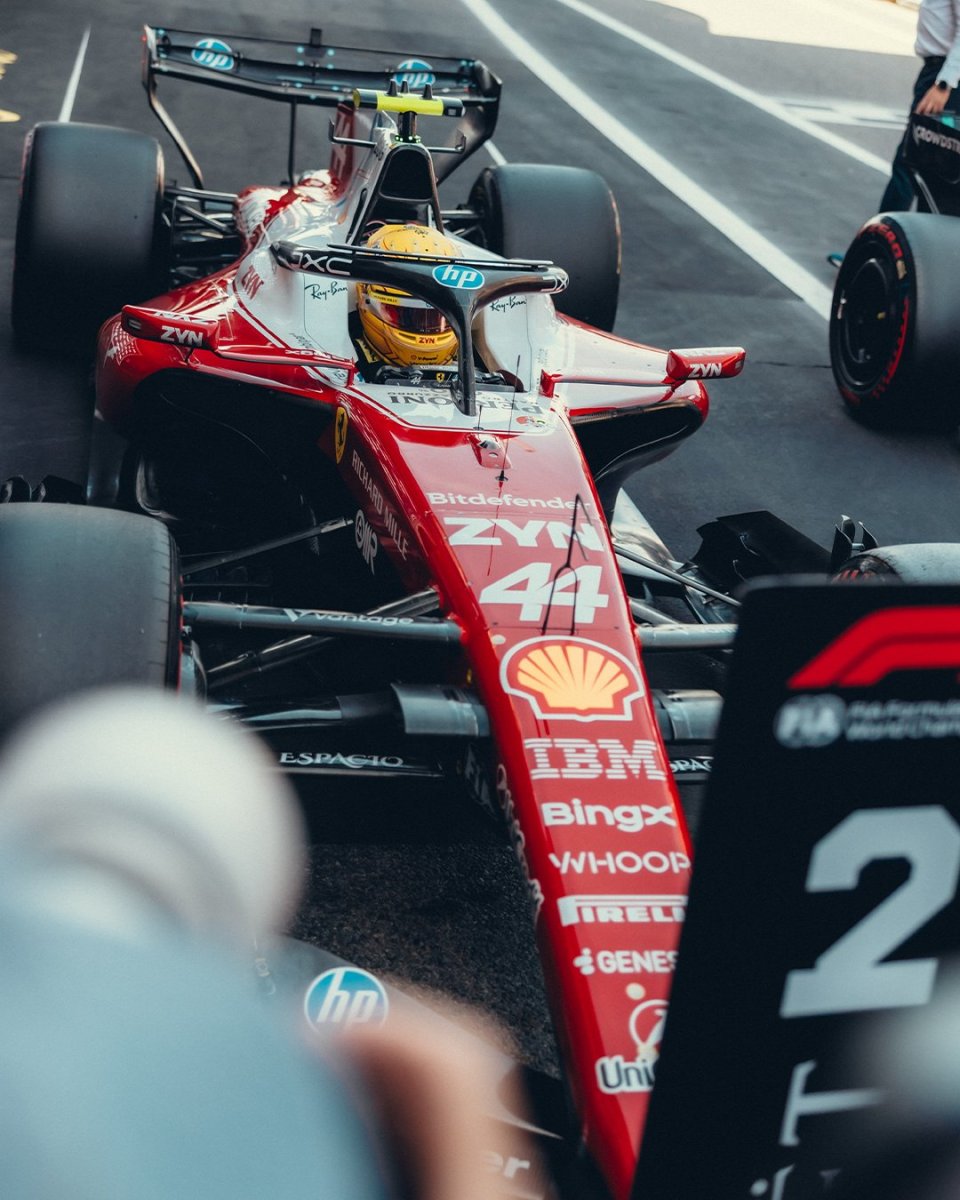 Hamilton vence 1ª com Ferrari na F1 em tática arrojada na Catalunha. Antonelli quebra