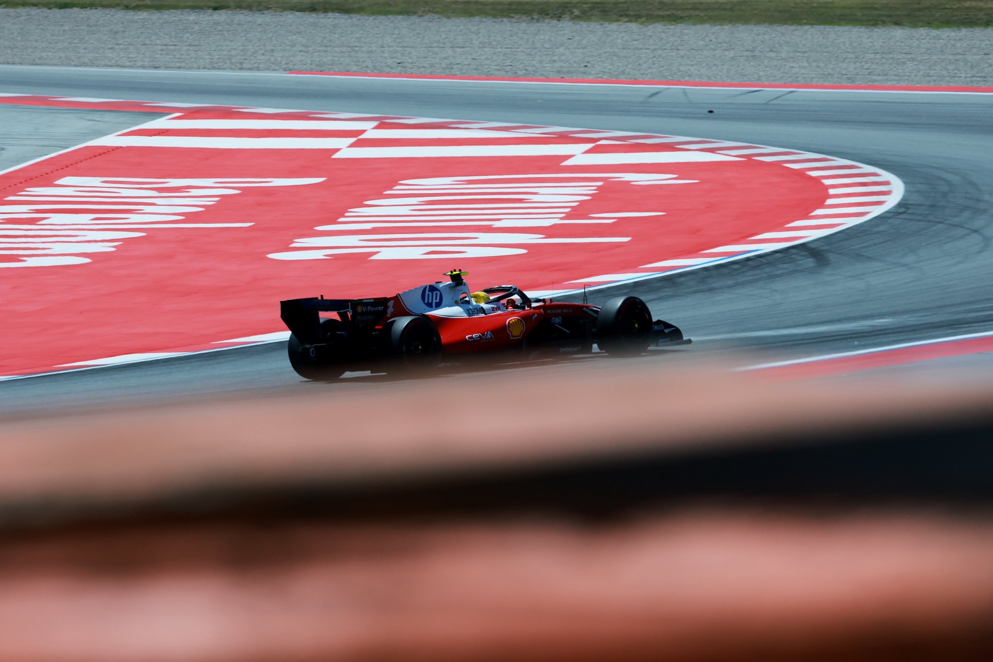 Ferrari foca em alcançar Mercedes e prepara 2ª atualização do ADUO no motor de 2026