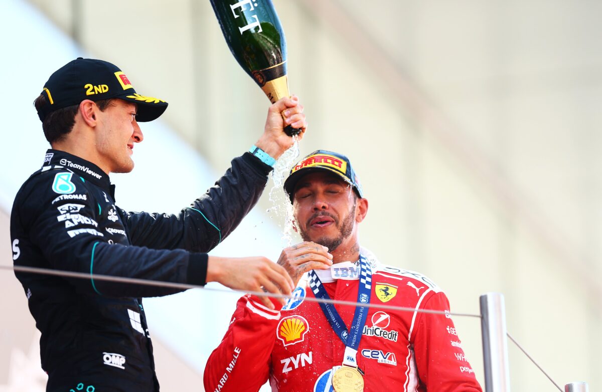 Sainz destaca mérito de Hamilton, mas cita ponto-chave em vitória na Catalunha