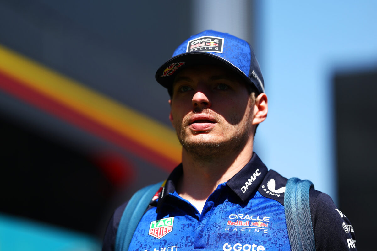 Verstappen estipula prazo para definir futuro e trava mercado de pilotos da F1