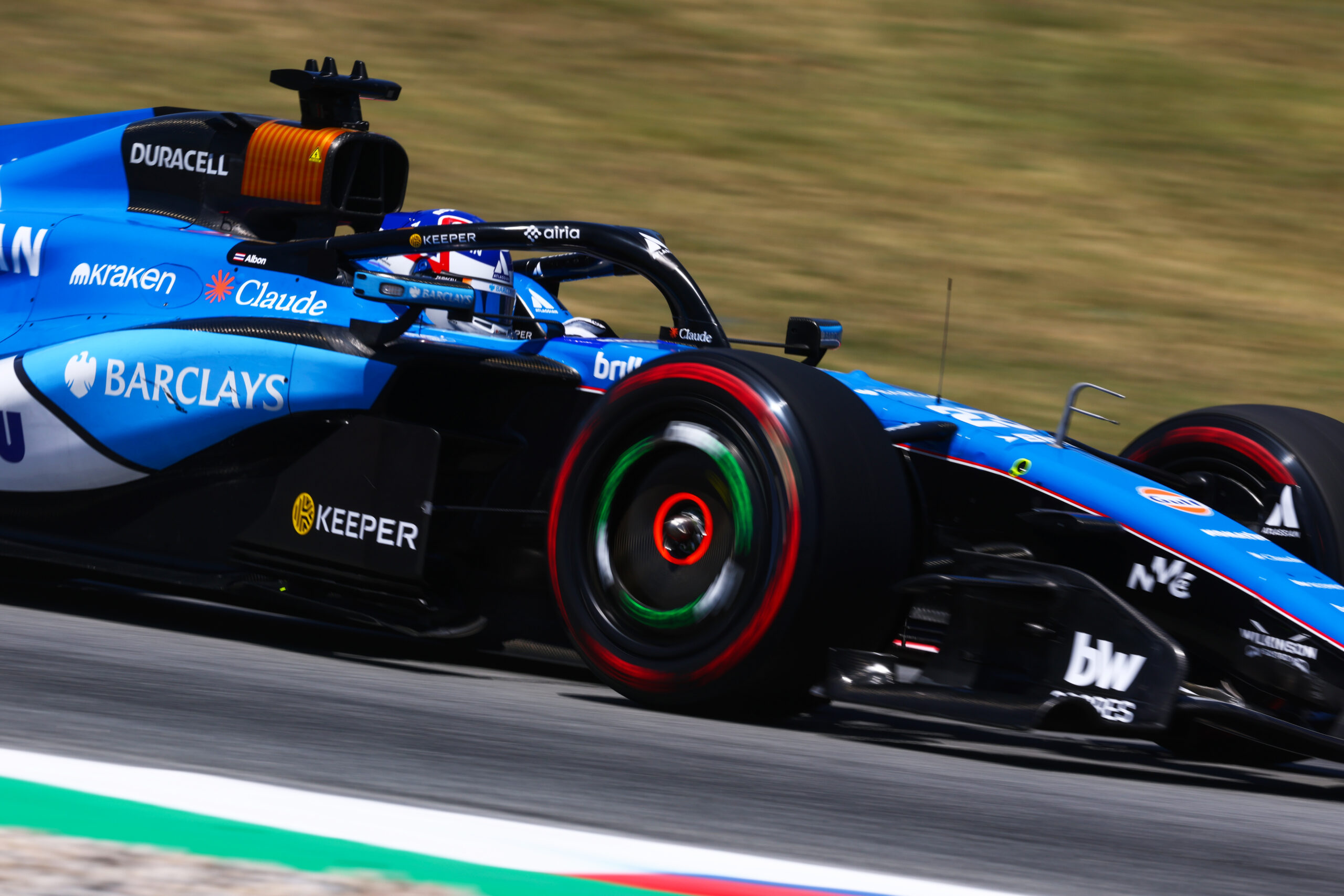 Albon admite que las actualizaciones no resolverán los problemas de Williams en F1 2026