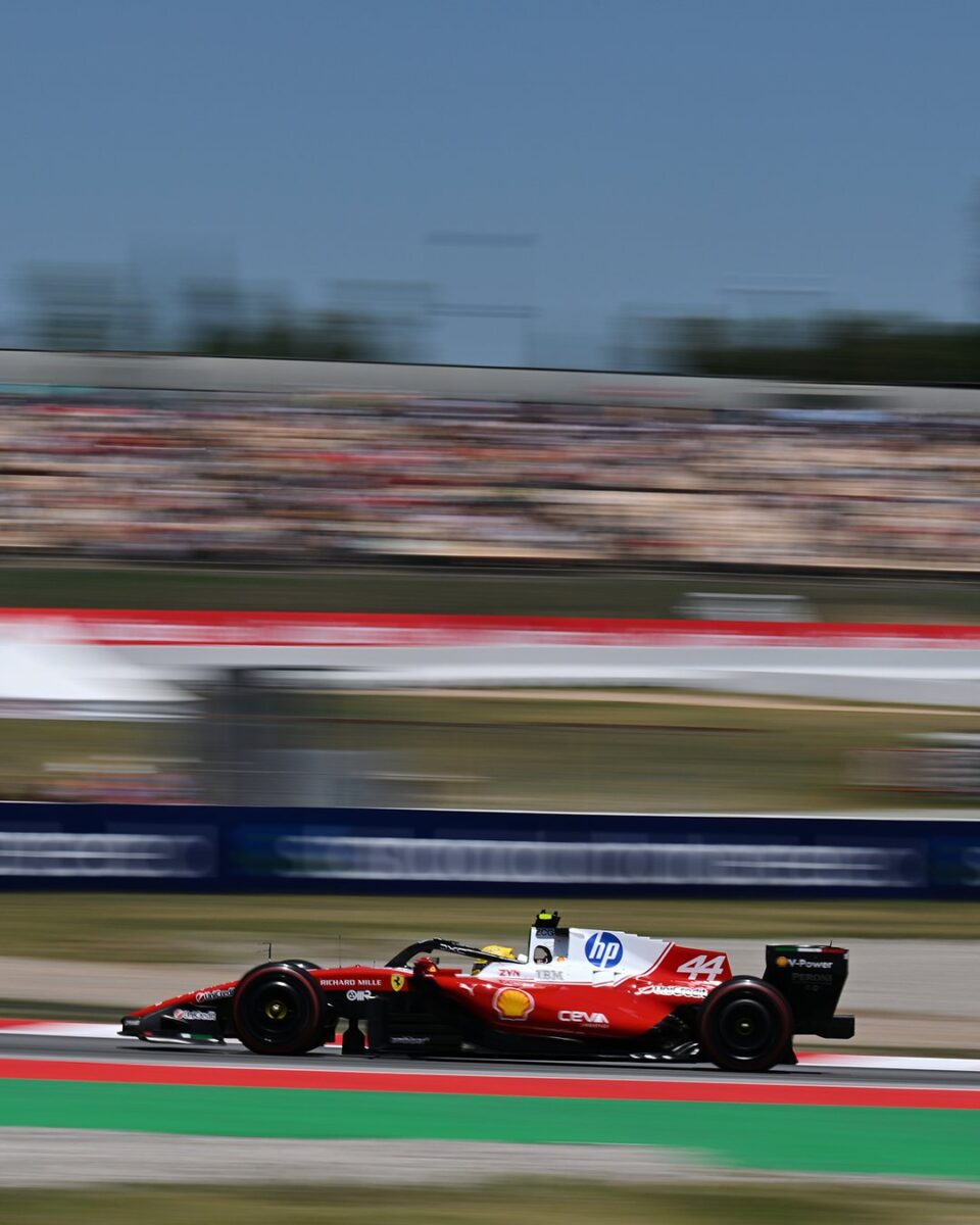 Hamilton embala com Ferrari na Catalunha e volta a largar na 1ª fila do grid após 2 anos