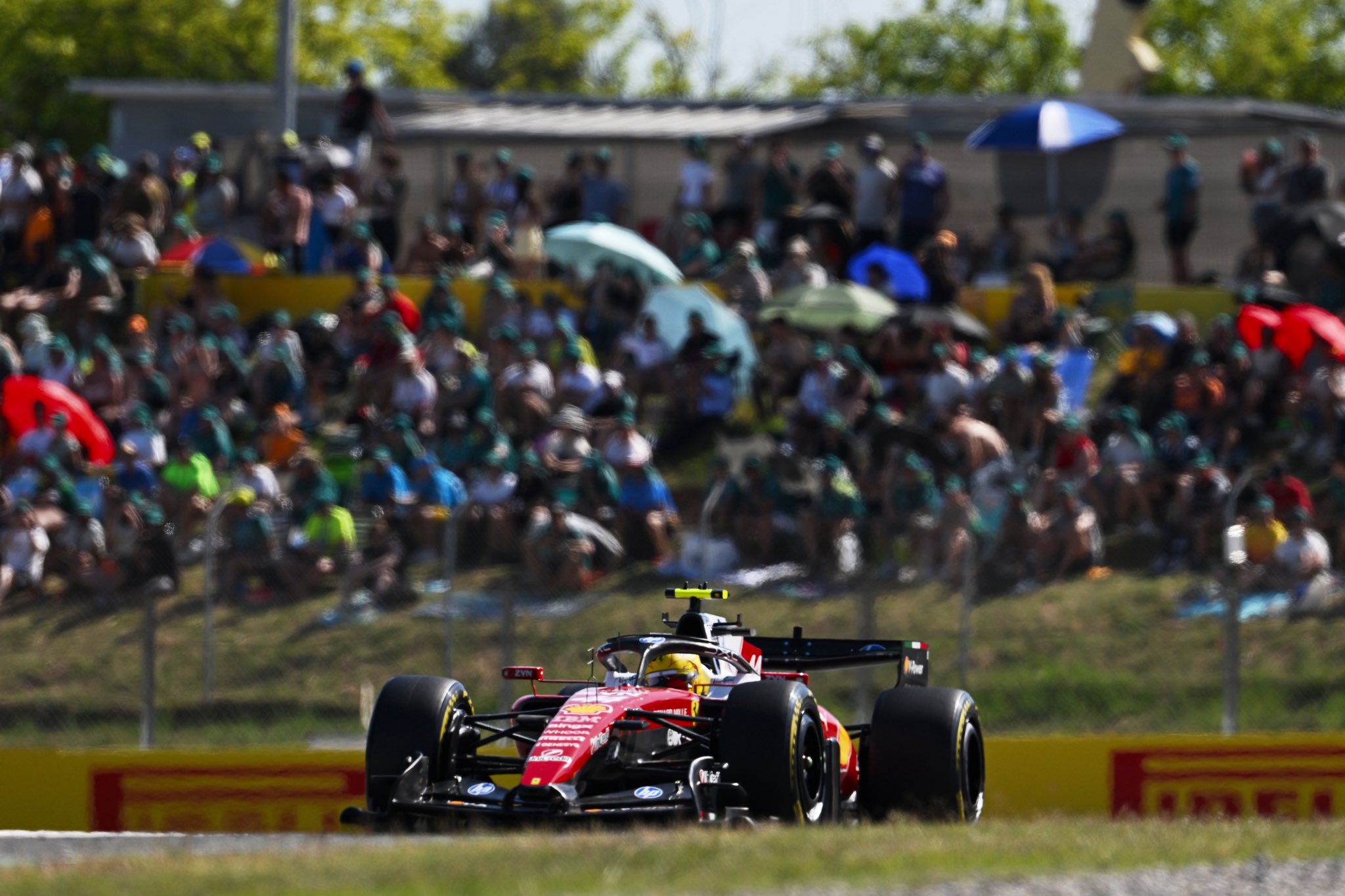Hamilton vê Ferrari longe das líderes após TL2 em Barcelona: “Claramente estamos atrás”