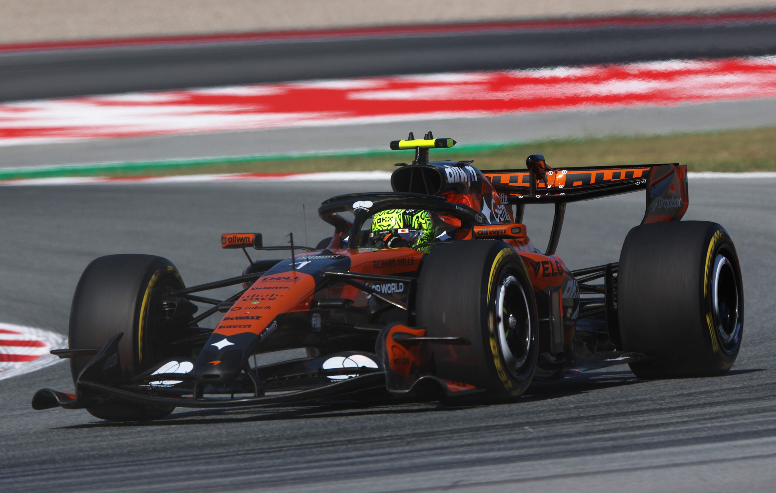 Norris aponta evolução da McLaren em Barcelona, mas avisa: “Muito a melhorar”