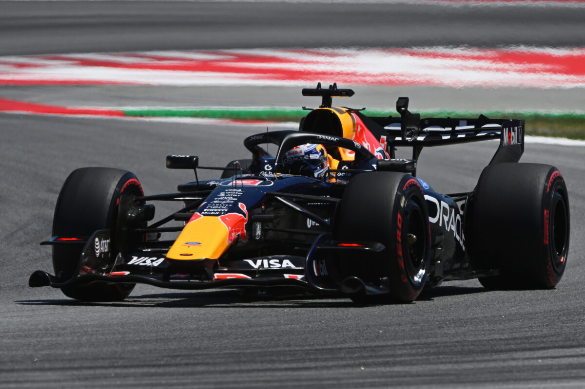 Red Bull se reúne com Verstappen e estuda pagamento milionário para cláusula em contrato