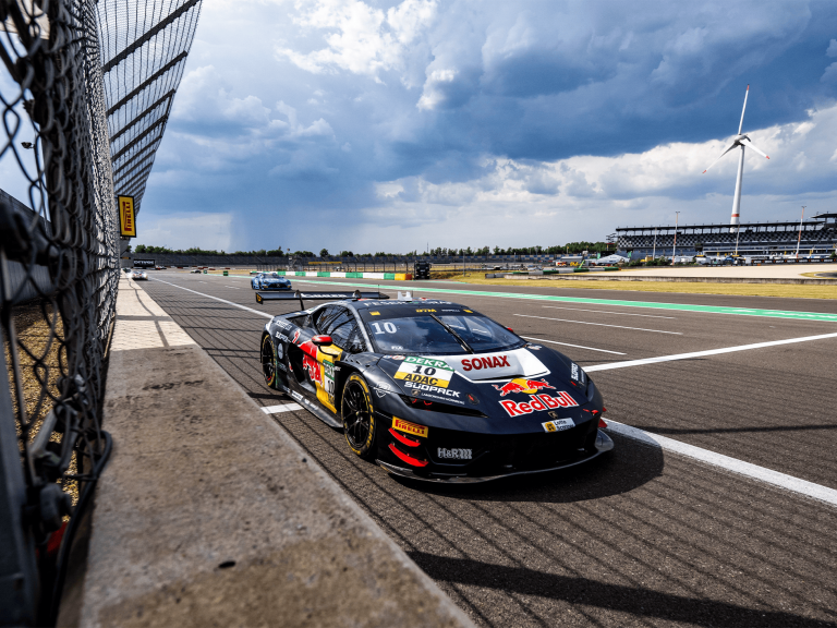 Mapelli surpreende com pit-stop da sorte e vence corrida 1 do DTM em Lausitzring
