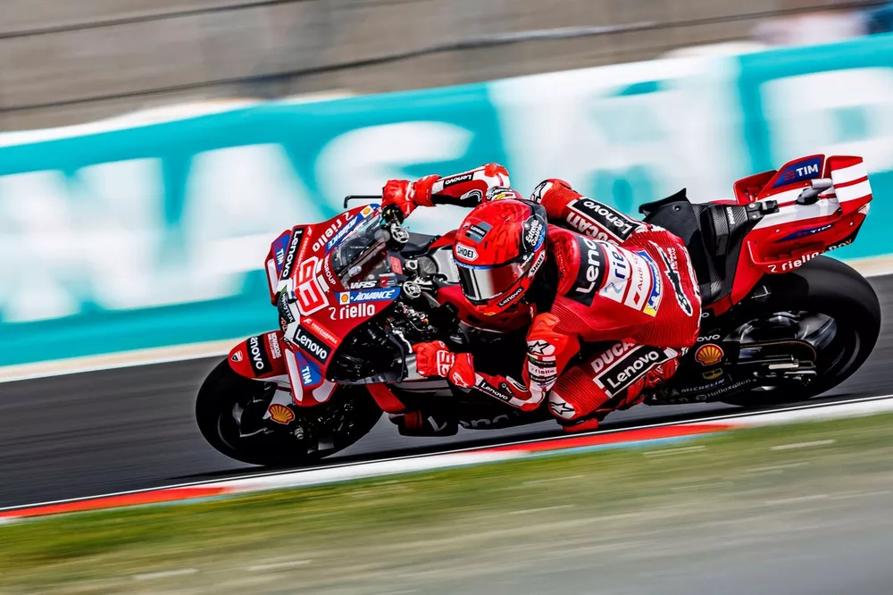 Marc Márquez vence a Acosta y marca la pole del GP de Hungría; Martín, 6°