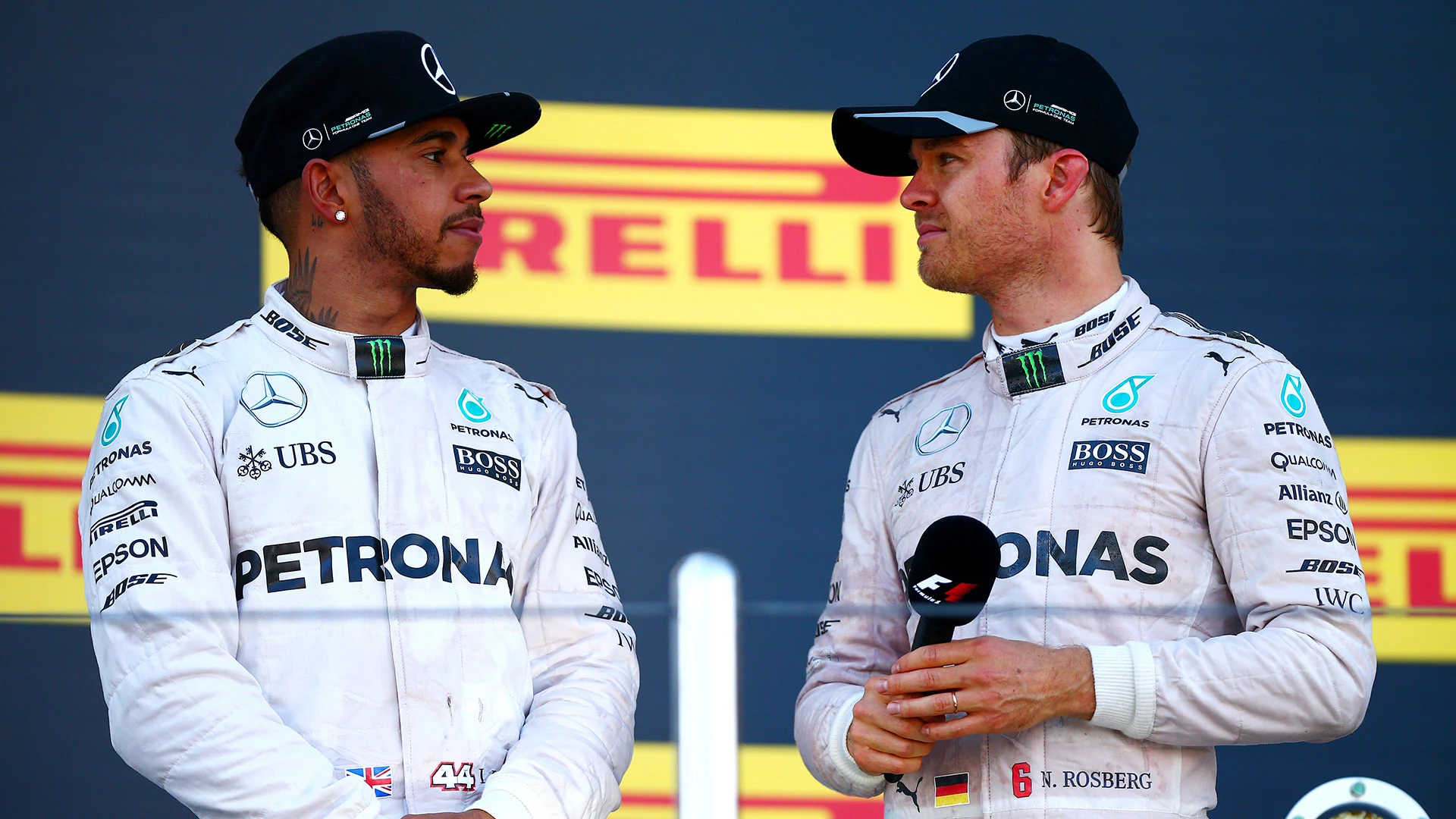 Bola escondida e banheiro ocupado: ex-F1 revela jogos mentais de Hamilton com Rosberg