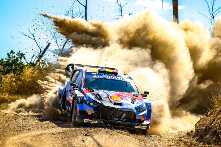 Neuville lidera la segunda jornada del Rally de Grecia del WRC