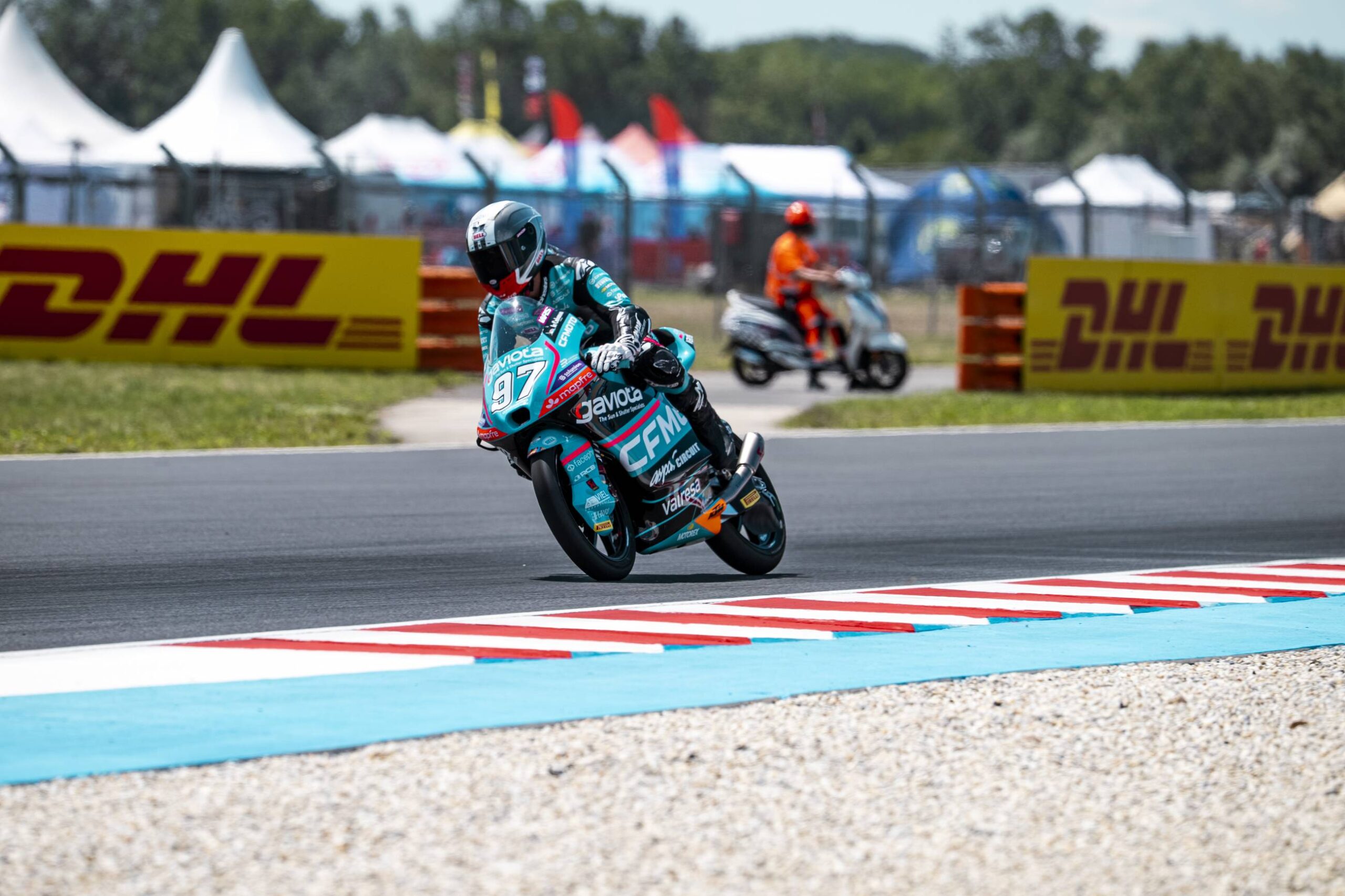 ¿A qué hora y cuándo corren Perrone y Morelli en el GP de República Checa de Moto3 2026?