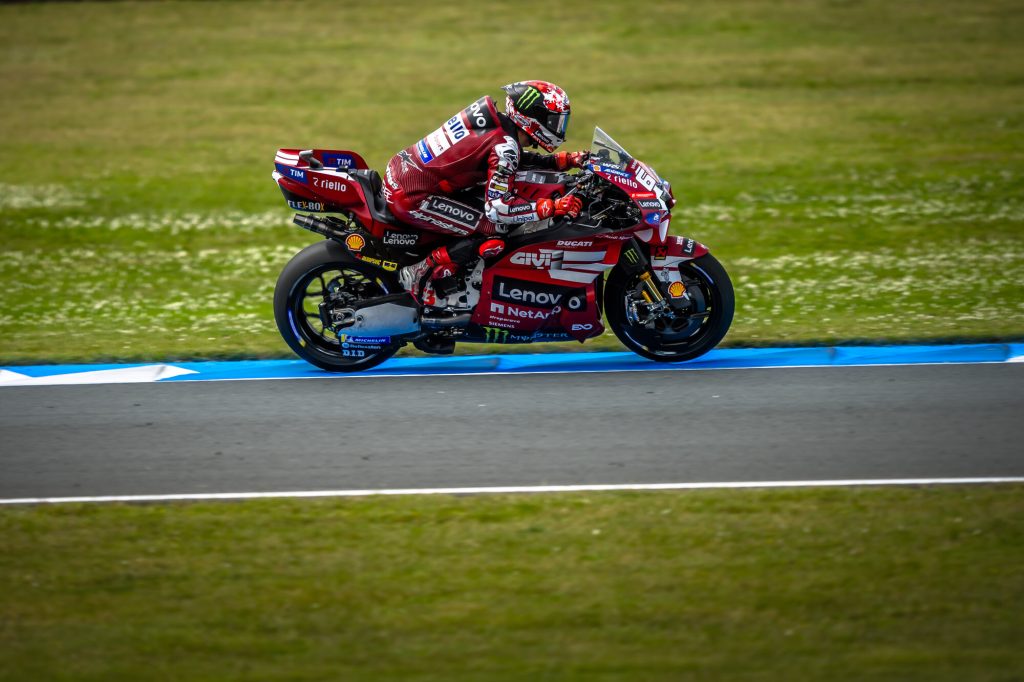 Ducati prevê “problema” com Bagnaia na Aprilia: “Vai ser engraçado tê-lo como rival”