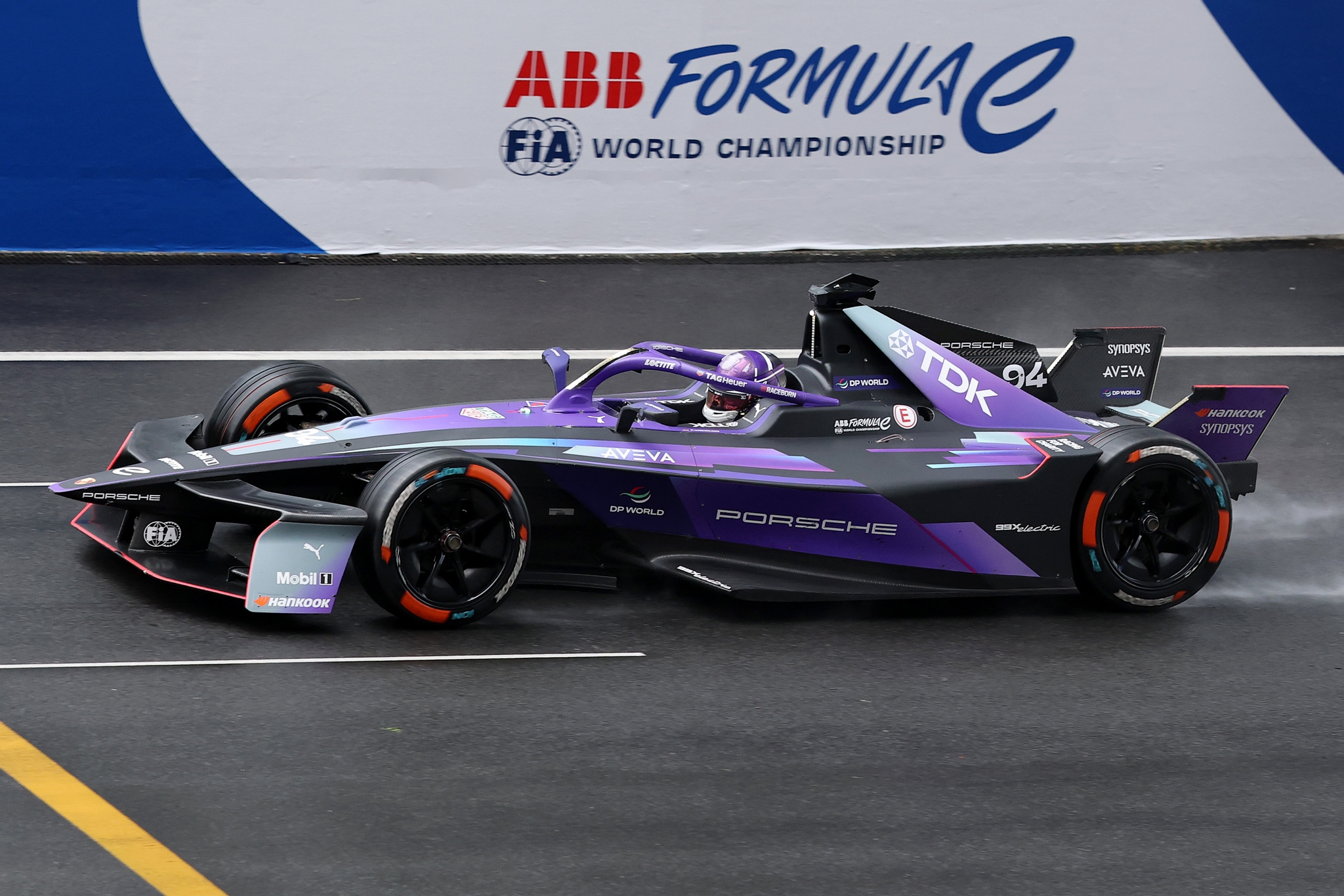 Wehrlein sobrevive à chuva e vence corrida 1 do eP de Xangai. Drugovich é 4º