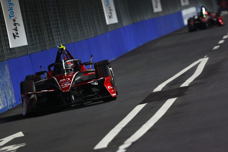 De Vries gets lucky with red flag and wins race 2 in Tokyo