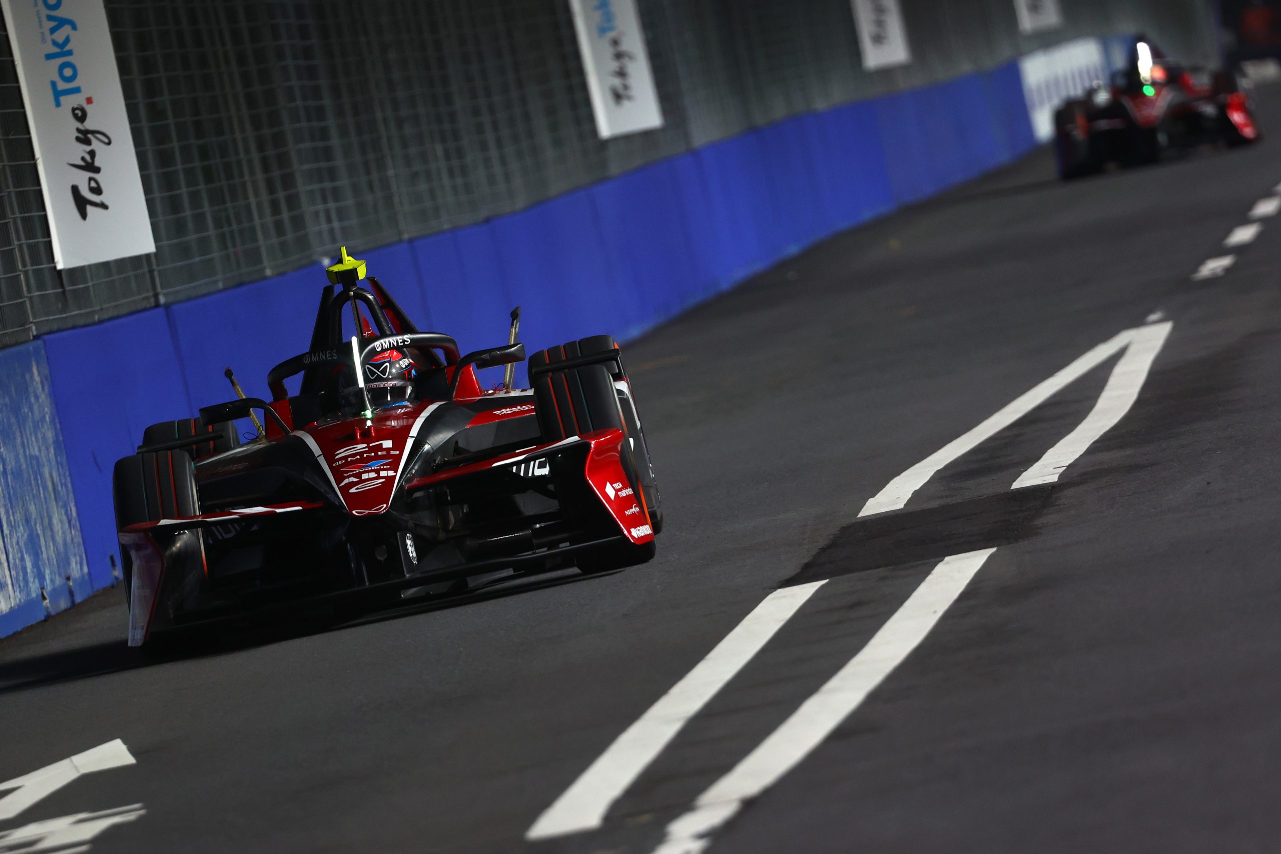 De Vries gets lucky with red flag and wins race 2 in Tokyo