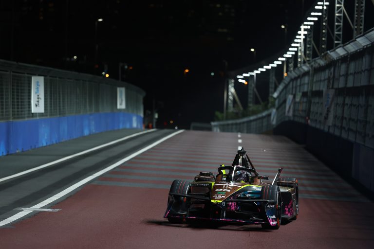 Ticktum adelanta a Dennis en el final y gana el ePrix de Tokio 1