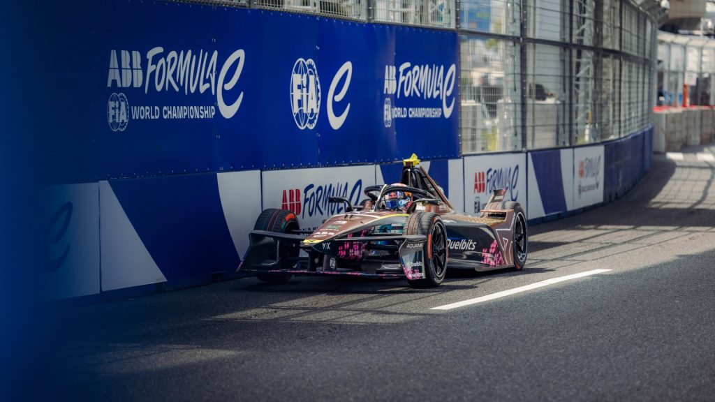 A corrida 2 do eP de Londres será ainda no sábado, com largada marcada para: 11h05 (Brasil), 15h05 (Portugal e Angola), 13h05 (Cabo Verde) e 16h05 (Moçambique)