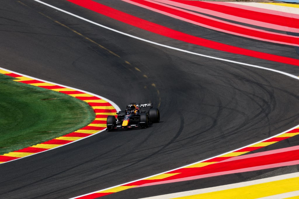 Verstappen supera Macarena da Ferrari e comanda TL1 da Bélgica. Bortoleto é 10º
