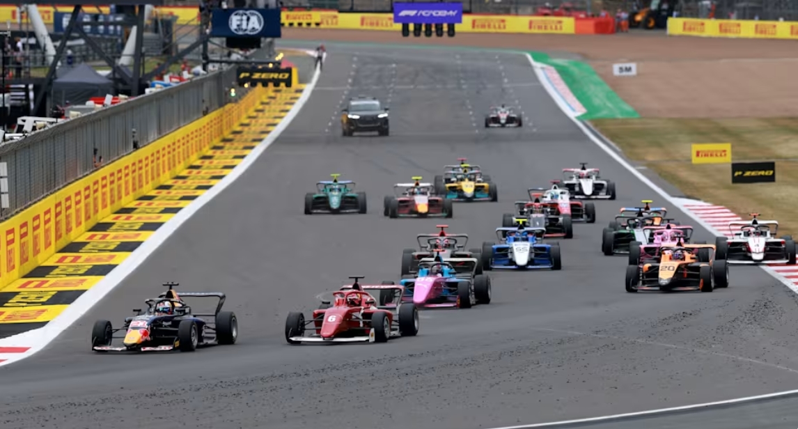 Da explosão no kart ao passo que ainda falta para F3: como F1 Academy tenta mudar história das pilotas