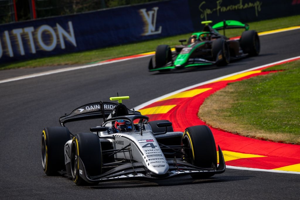 A largada da sprint da F2 na Hungria está marcada para 9h15 (de Brasília, GMT-3) do sábado (25).
