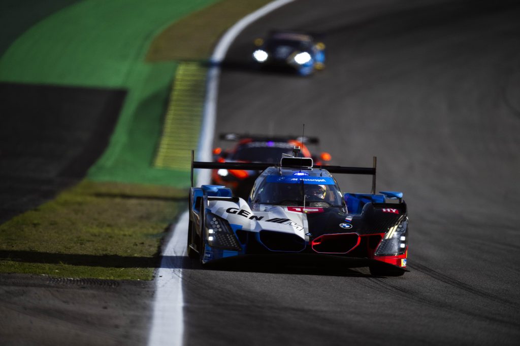 BMW #15 lidera após táticas 3h de corrida em São Paulo. Derani é 7º