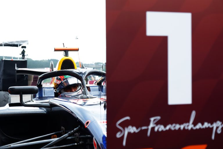 Rivera escala grid e vence corrida 2 da F3 na Bélgica. Clerot é 14º