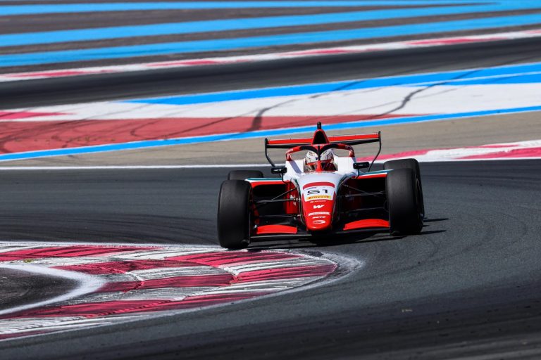 Nakamura-Berta barra ameaça de Wheldon e vence corrida 1 da FREC em Paul Ricard