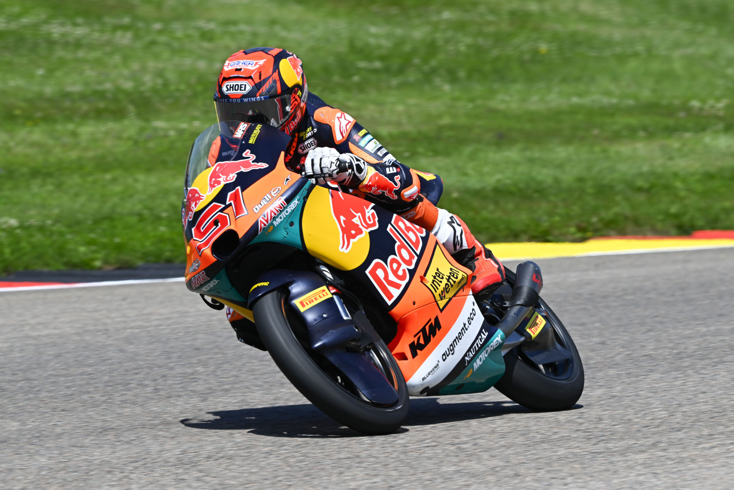 Brian Uriarte domina la clasificación del GP de Alemania de Moto3 y consigue su primera pole; Morelli, 2°, Perrone; 19°