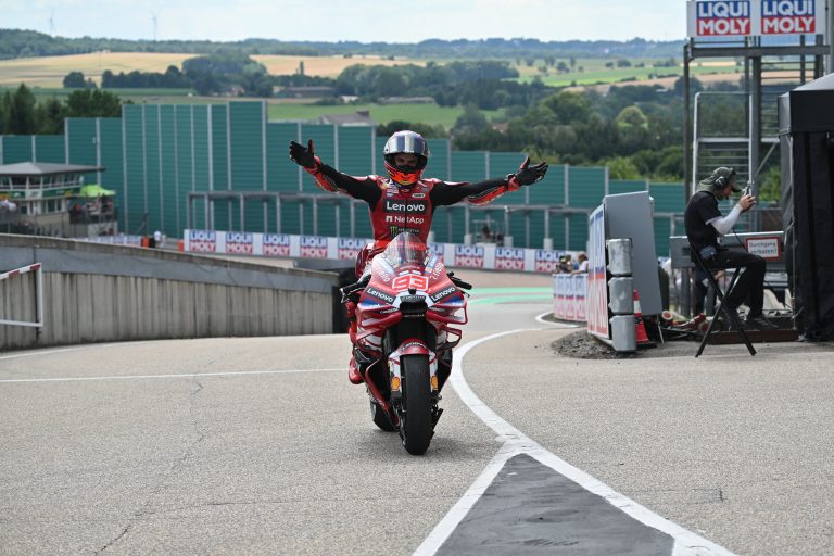 Marc Márquez revela el consejo que le dio a Hadjar tras su lesión: “Perderse una carrera no te cambia la vida”