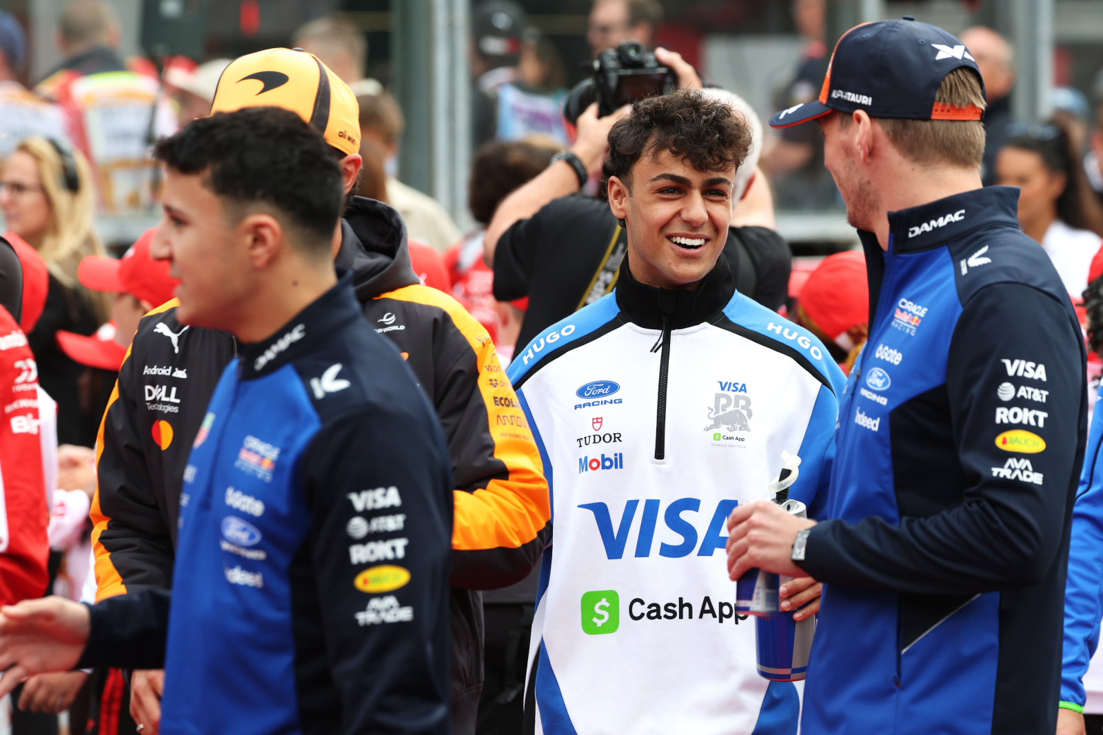 “Hadjar e Lindblad já são presente de Red Bull que precisa viver sem Verstappen”, diz Luana Marino