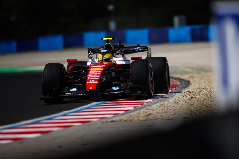 Hamilton é punido por atrapalhar Piastri e perde 2º lugar no grid do GP da Hungria