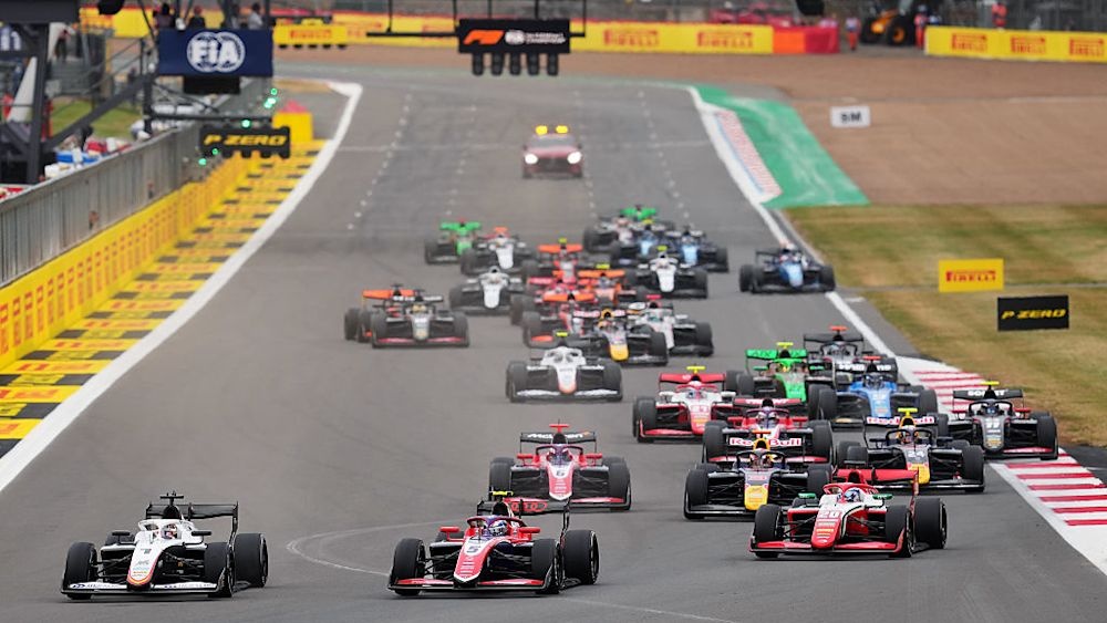 A Fórmula 3 desembarca neste final de semana na Bélgica para a disputa da etapa em Spa-Francorchamps, sexta rodada da temporada 2026. E as atividades de pista começam nesta sexta-feira (17). Portanto, saiba onde assistir a todas as sessões para não perder nada do fim de semana.