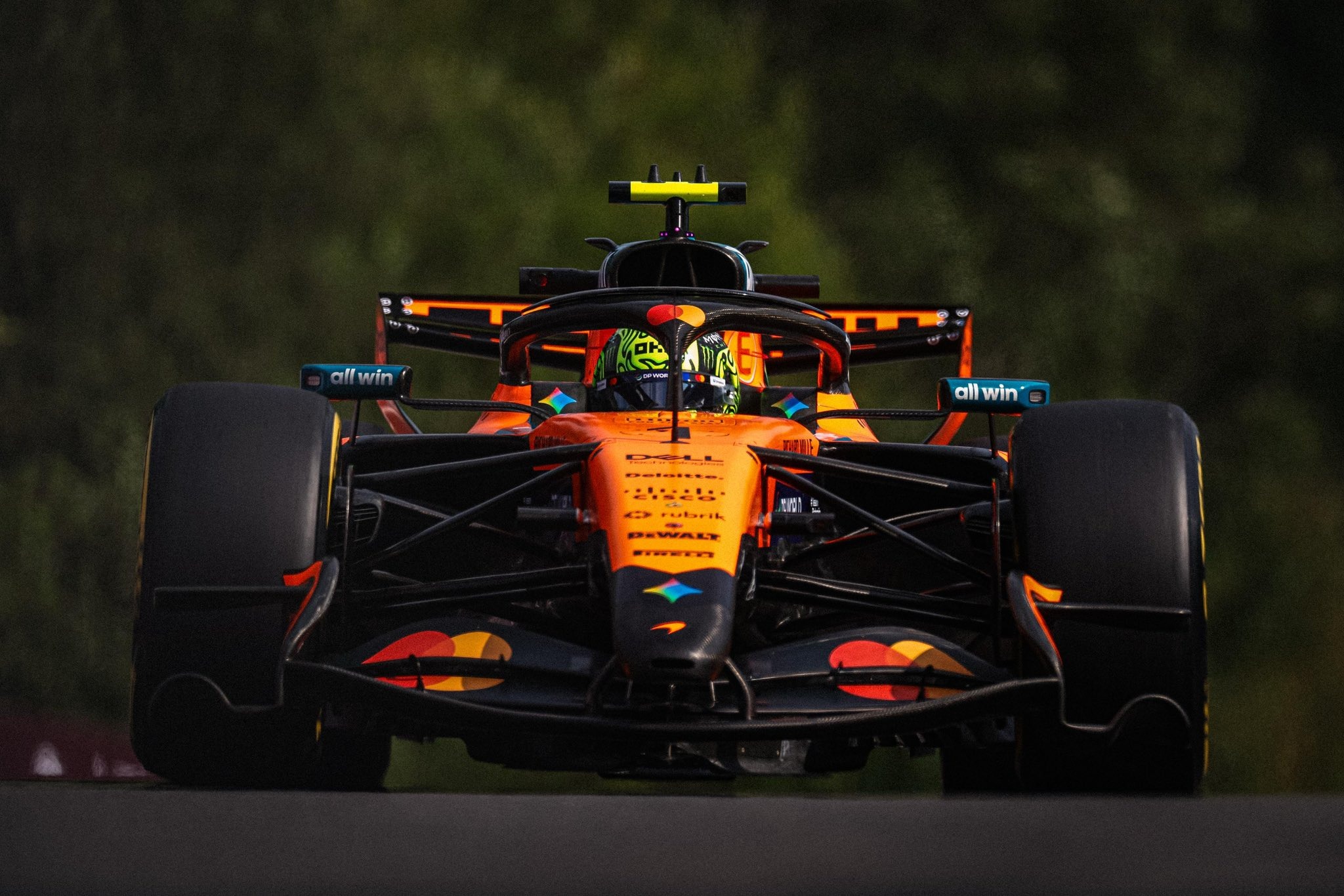 Norris explica retraso en FP1, pero ve a McLaren cerca de Mercedes en Bélgica
