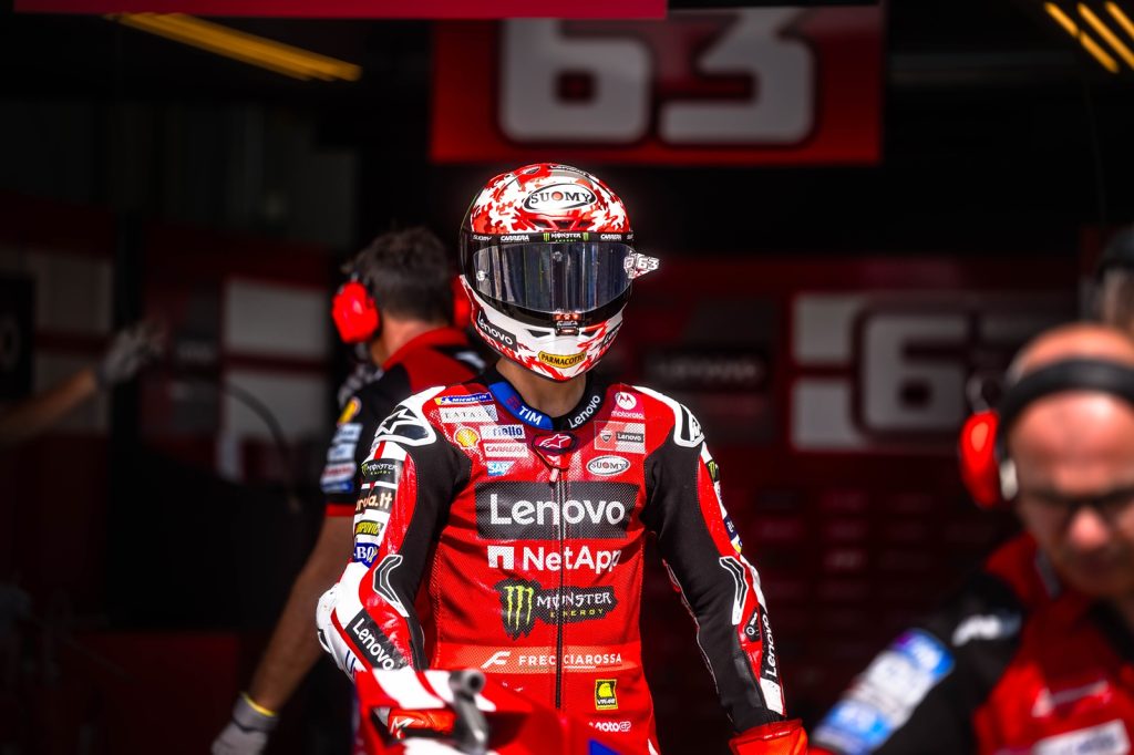 Bagnaia responde a Acosta y comenta el duelo entre Aprilia y Ducati en MotoGP 2026